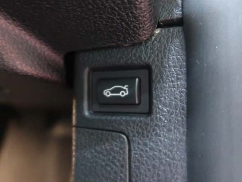 運転席ドアのトランクリッドスイッチでワンタッチクローズ有効化