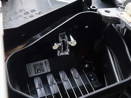 アクリル導光体の点焦げを確認