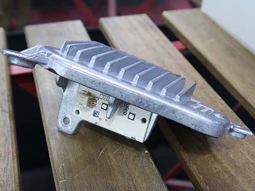 LEDモジュールは BMW純正新品 に交換