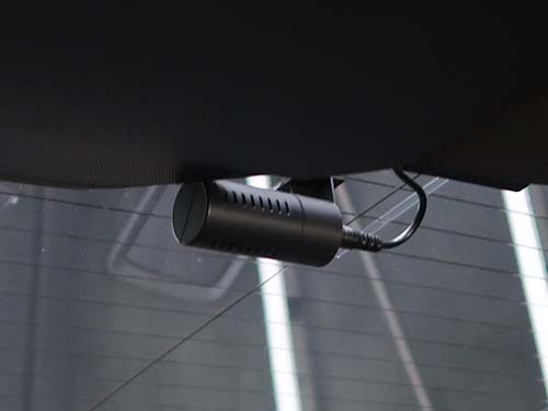 リアカメラ:リアウインドウ中央付近