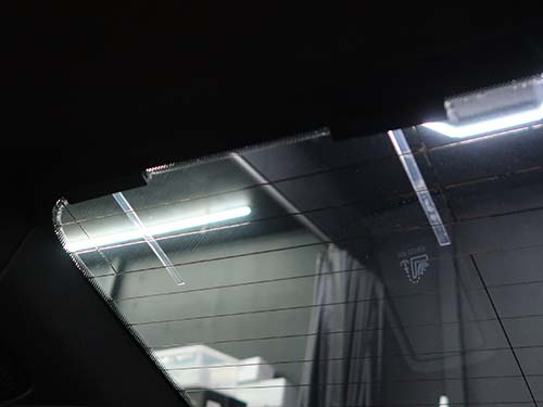 ECU干渉を避けてリアウインドウへアンテナを施工