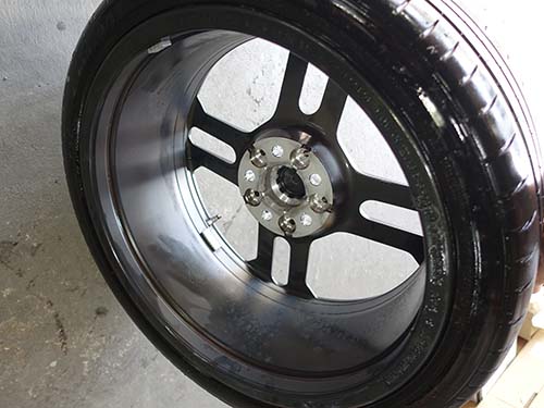 ホイールの裏側までしっかり洗浄し、ダスト汚れをリフレッシュ