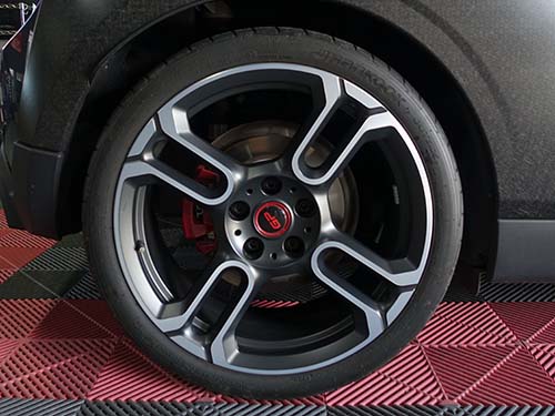 ホイールの裏側までしっかり洗浄し、ダスト汚れをリフレッシュ