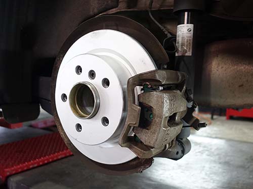 MINI F55 低ダストブレーキパッド装着