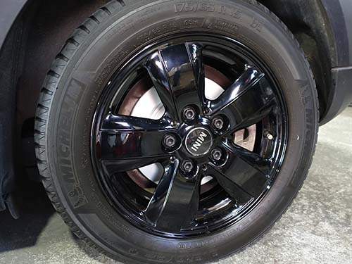 アルミホイールの裏側までしっかり洗浄