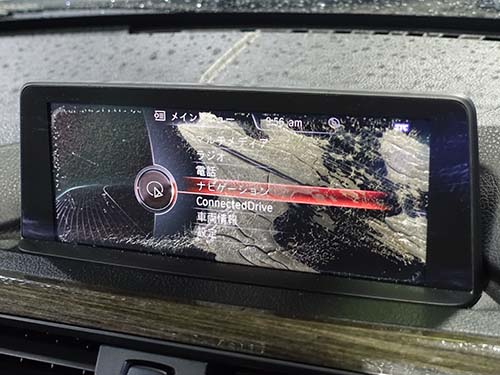 モニター画面に気泡やクラック状の模様が発生