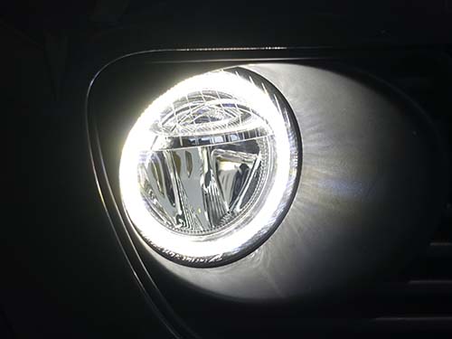 純正LEDフォグライト|リング状にデイライト発光