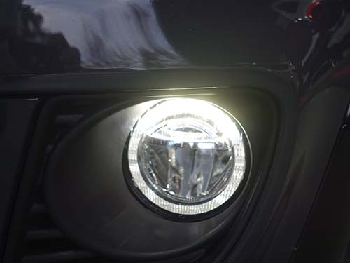 純正LEDフォグライト|半円状にポジションライト発光