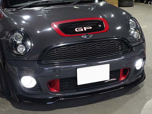 純正LEDフォグライト|中央部がフォグライト発光