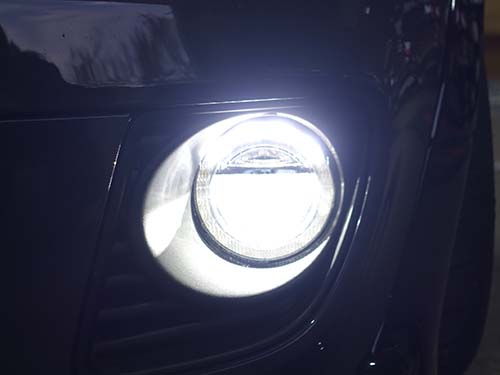 純正LEDフォグライト|中央部がフォグライト発光