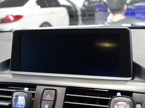 BMW F20 ディスプレイ 修理