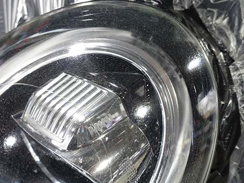 ヘッドライトレンズに細かなクラックが入る