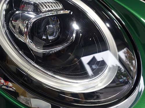 新車時のようなクリアで美しいヘッドライトへと復活