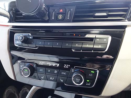 BMW X1 F48 CD/DVD復活作業