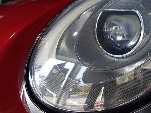 ヘッドライトレンズのリペア