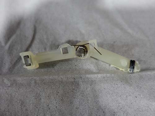 金属バネ単体交換で修理が可能