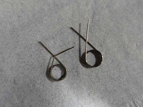 金属バネ単体交換で修理が可能