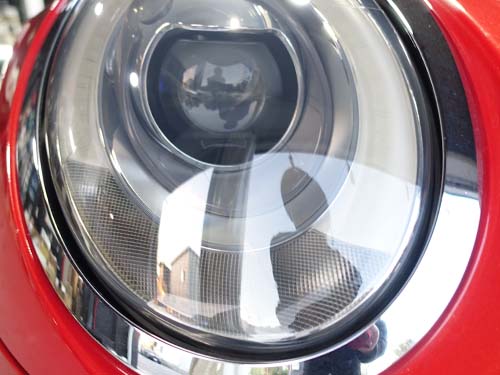 プロテクションフィルムを貼ることで飛び石防止・紫外線対策・黄ばみ再発防止