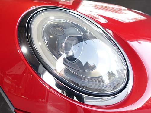 プロテクションフィルムを貼ることで飛び石防止・紫外線対策・黄ばみ再発防止