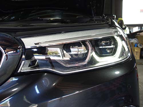 助手席側デイライトが暗く茶色に