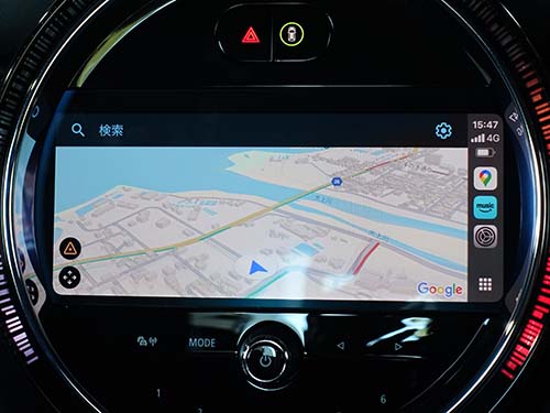 iPhoneの地図アプリ・音楽アプリが画面いっぱいに表示
