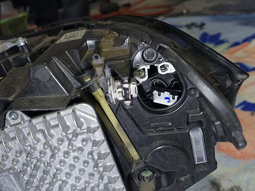 ヘッドライト脱着してアクリルリペア