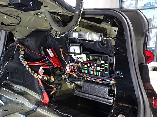 BMW 3シリーズ G20 電動トランク後付装着