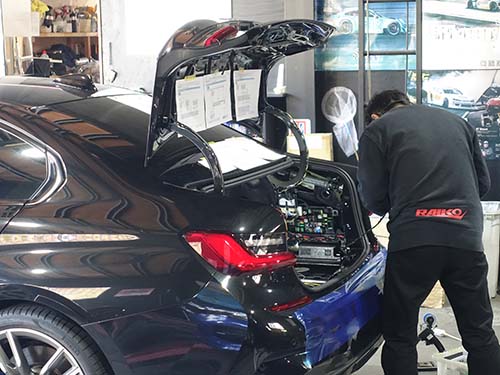 BMW 3シリーズ G20 電動トランク後付装着