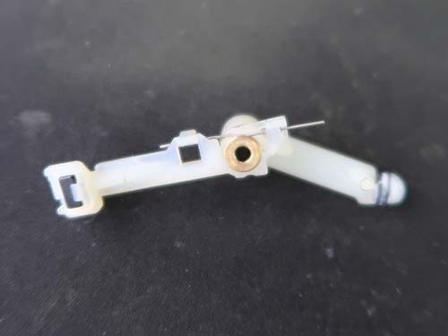 破損した金属バネを新品へ交換