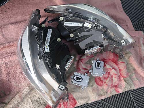 BMW純正バラストへ交換作業