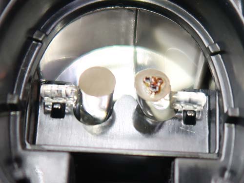 デイライトLEDモジュールの発熱がアクリル導光部へ直接伝わることによって溶解が進む不具合