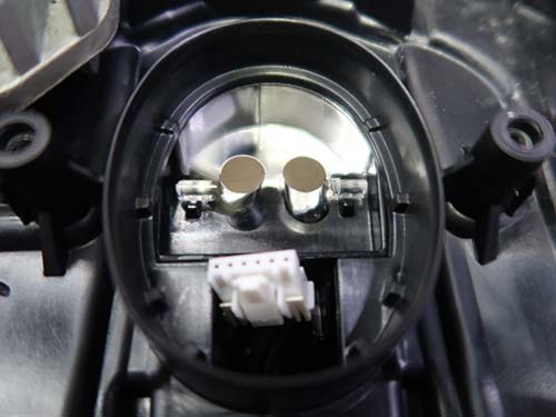 アクリルを数ミリ切削し、LEDチップとの距離を確保する予防処置