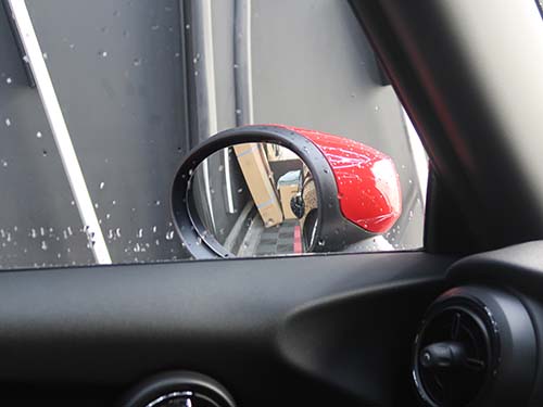 後退時の助手席ドアミラー下降角度を浅めに変更