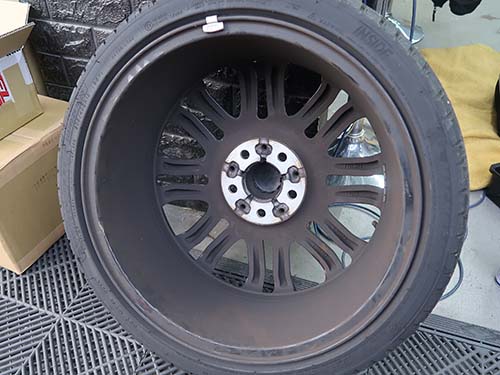 ホイールの裏側に鉄粉が固着