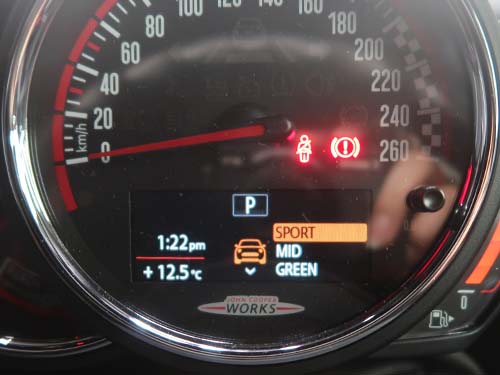 エンジン停止時に走行モードの前回記憶