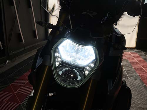 2022年式までのR1250Rはヘッドライトが常時点灯の仕様