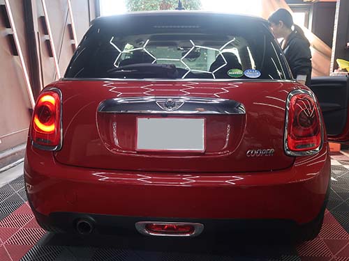 テールライト → 片側のみ点灯