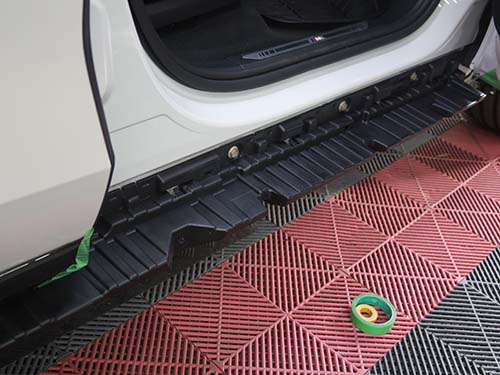 ステップ内側の サイドシルサポートも大型化