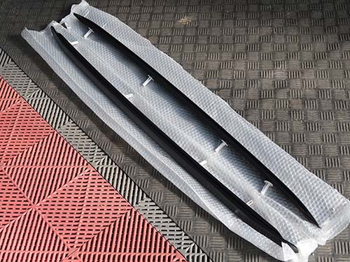 純正ルーフレール左右セットおよびベース・調整エレメントを準備