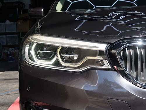 BMW 5シリーズ ヘッドライト故障|左右ヘッドライトともにデイライトの点灯不良が発生