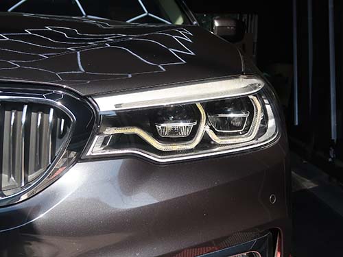 BMW 5シリーズ ヘッドライト故障|左右ヘッドライトともにデイライトの点灯不良が発生