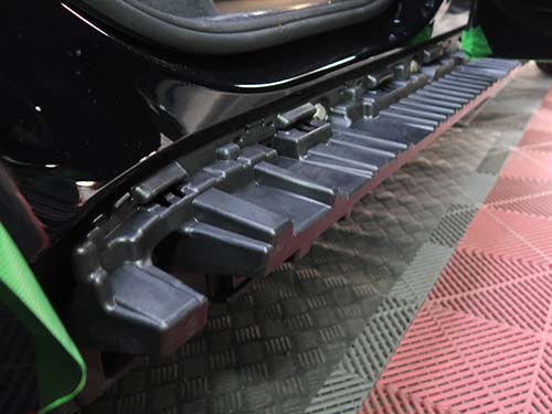 体重をしっかり預けられる実用性の高い純正アップグレード