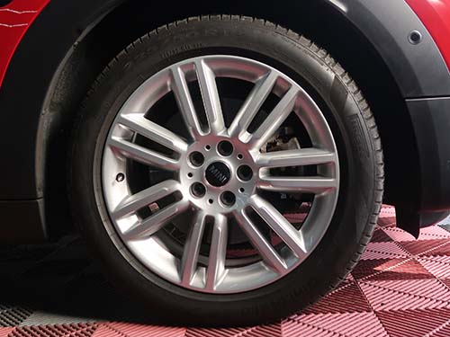 ホイール脱着に伴う裏側まで含めたホイール洗浄