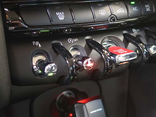 エンジン始動時にアイドリングストップをオフにする設定