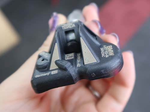 アルミホイールへBMW純正空気圧センサー(RDC)を装着