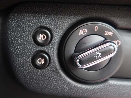 リアフォグライト不点灯はスイッチの接触不良