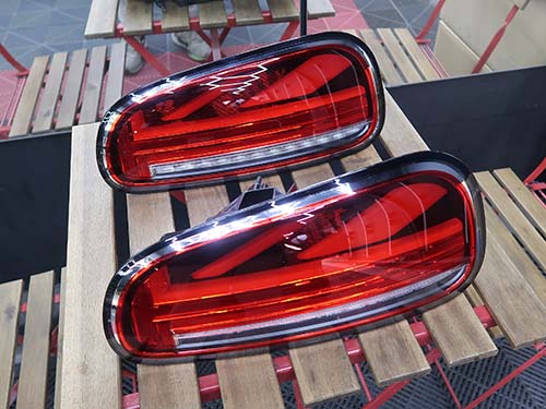 右側テールライトを純正新品へ交換