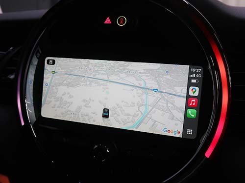 ナビアプリや音楽アプリを画面全体に表示でき、視認性・操作性ともに大きく向上