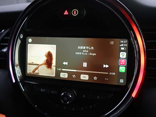 ナビアプリや音楽アプリを画面全体に表示でき、視認性・操作性ともに大きく向上