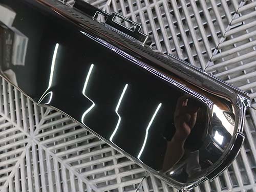 新品トリムカバーをペイント